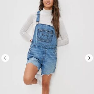 American Eagle Dreamy Drape Denim Baggy Overall Shorts Sz M